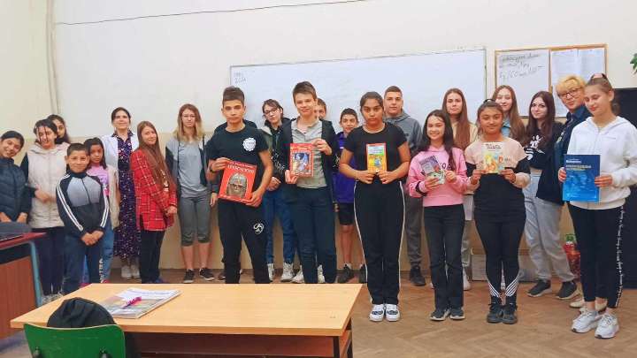 Вдъхновяващо посещение на  ученици от ХА клас на  ПХГ „Св.св. Кирил и Методий“ -    в училище